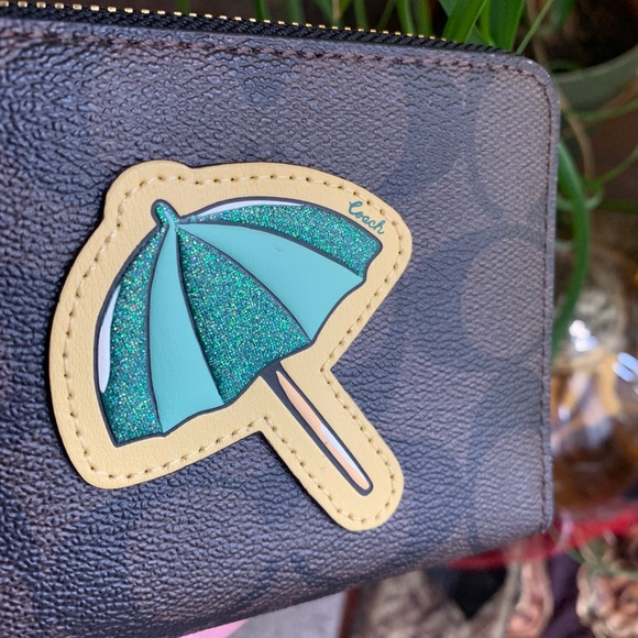 Authentic COACH Signature canvas/leather umbrella zip around wallet - Picture 12 of 12